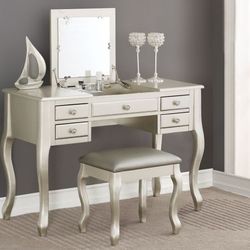 Brand New Silver Vanity Set 
