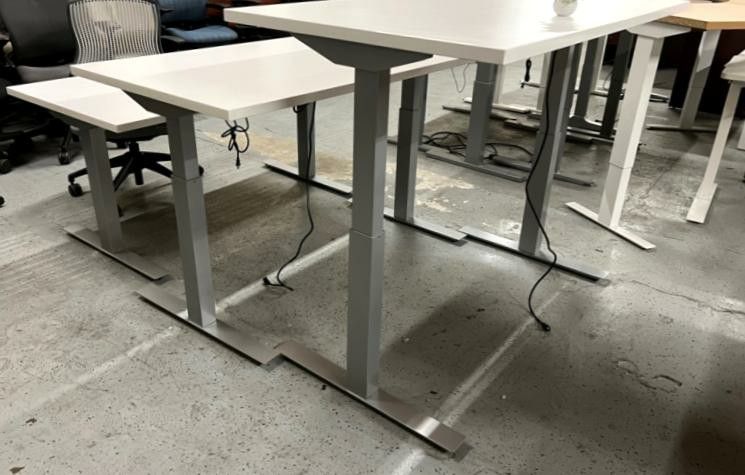 ELECTRIC HEIGHT ADJUSTABLE DESKS *can deliver*