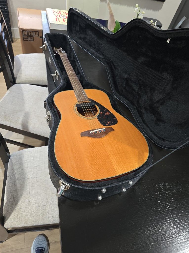 Yamaha FG700S Guitar with Hard Case