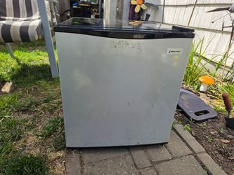 Magic Chef Mini Fridge – Compact Refrigerator