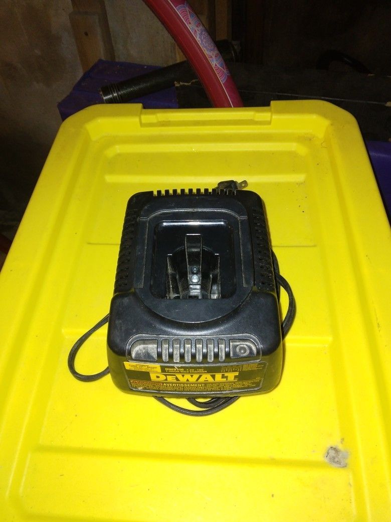 DeWalt Dw9116 Battery Charger
