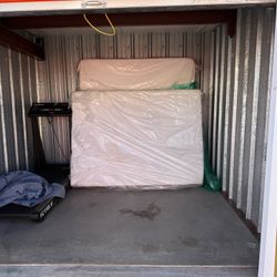 12” QUEEN Premium Memory Foam Mattress – Clean – Excellent Condition