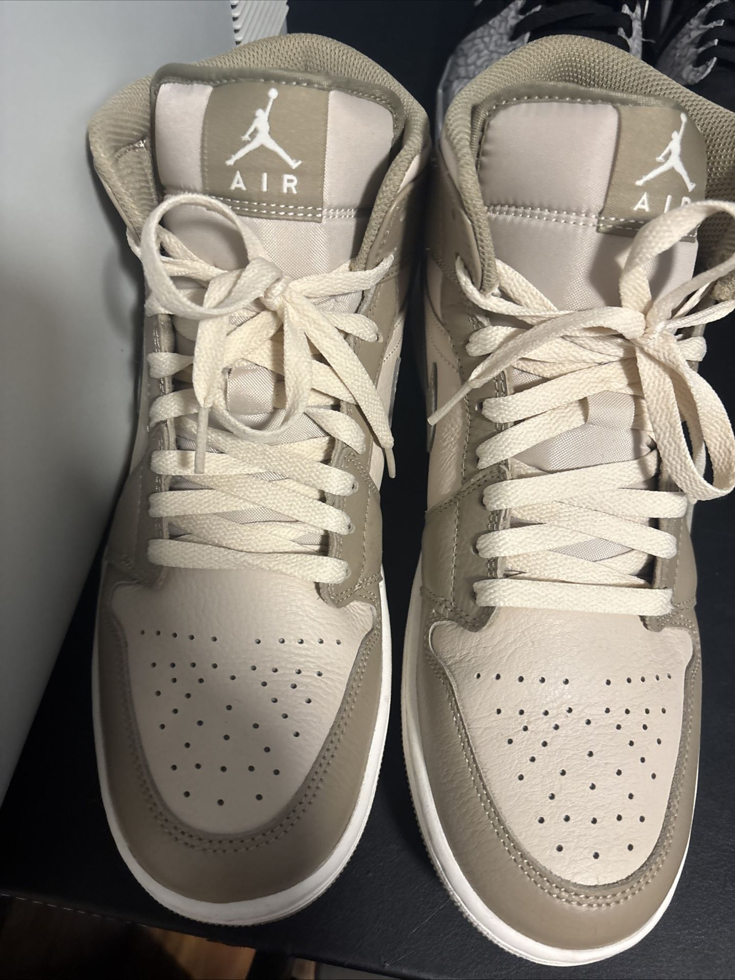 Air Jordan 1 Mid Legend Brown (never Worn)
