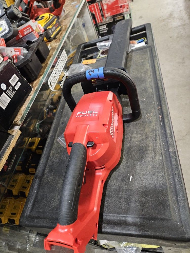 MIKWUAKEE M18 FUEL BRUHLESS HEDGER TOOL ONLY