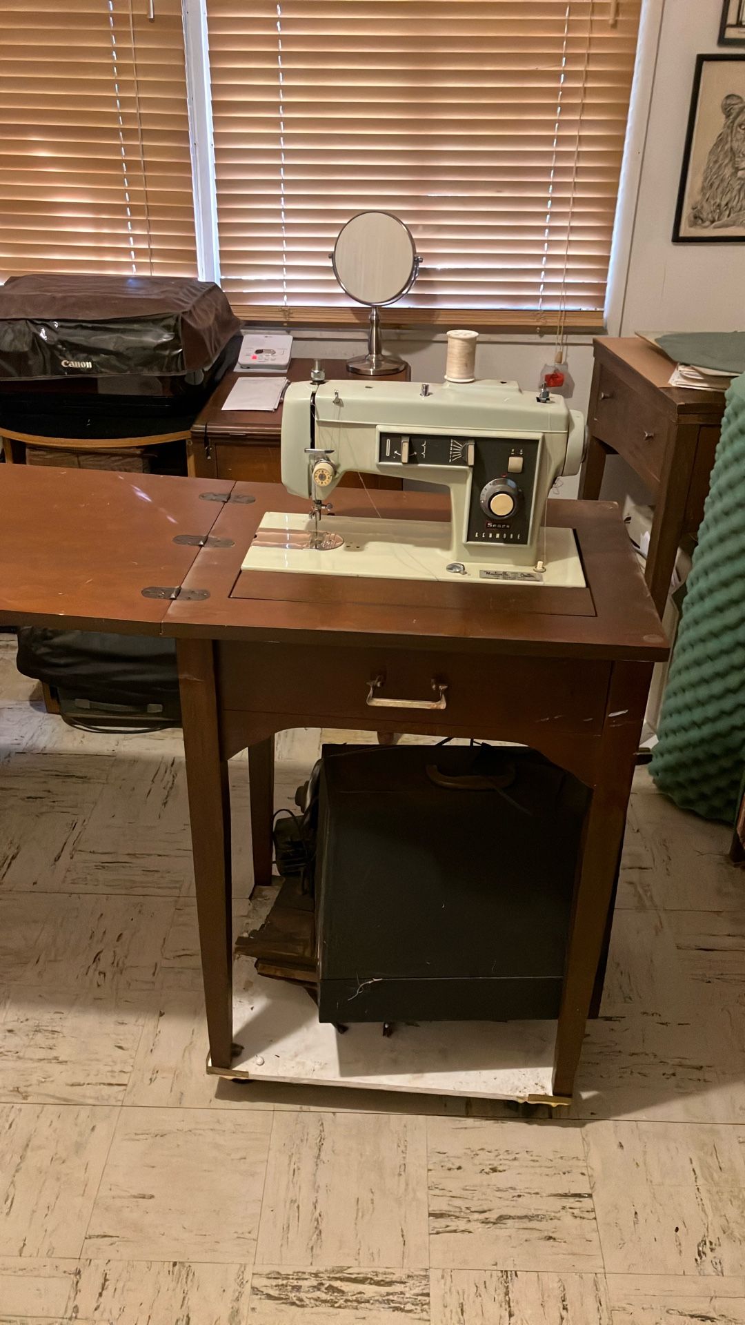 Working sewing machine in cabinet