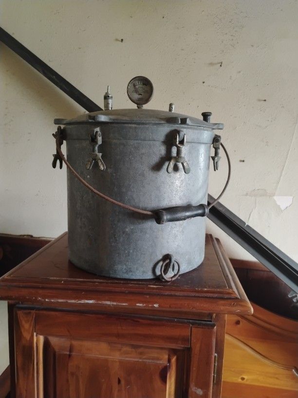 Antique Pressure Cooker 100 Obo