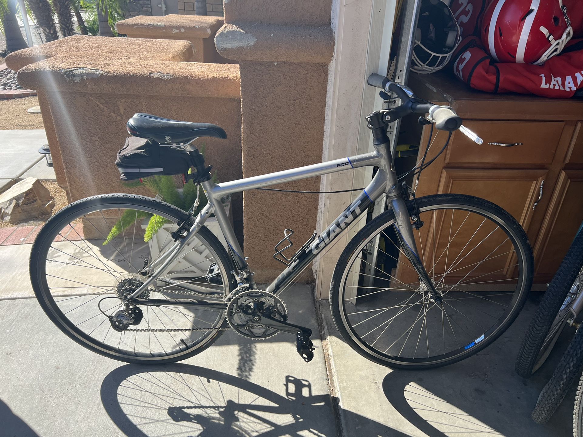 giant fcr3 bicycle GIANT FCR 3 Endurance Aluminum Bike. The Bike Frame is a Size MEDIUM