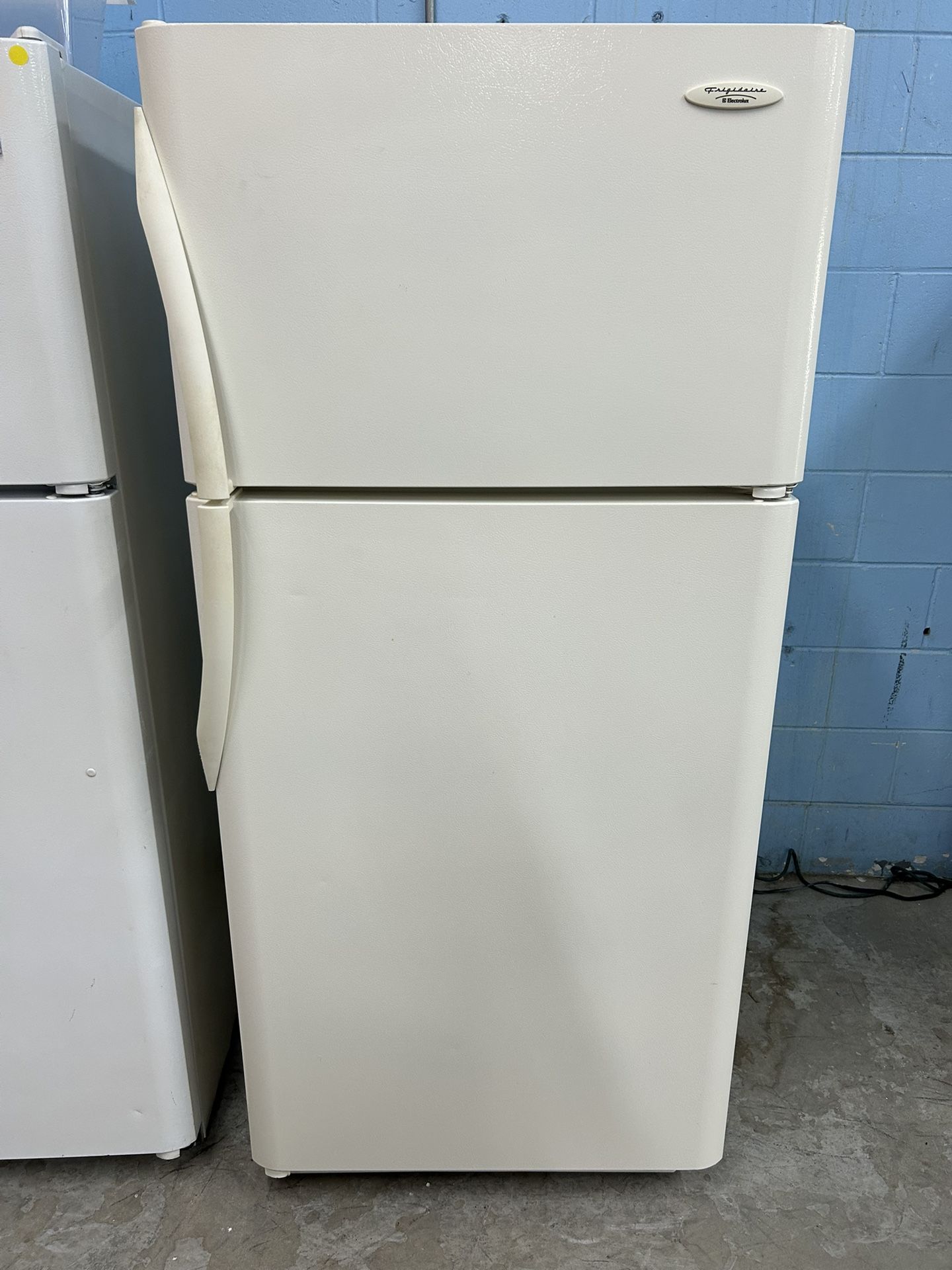 18 Cubic Foot Refrigerator