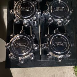 2004 Ford F 250 Original Hub Caps With Some Lug Nuts