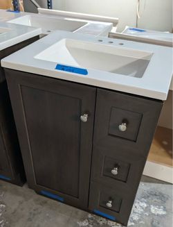 24in Bathroom Vanity with Top