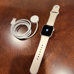 Apple Watch SE 2nd Gen. Starlight Silver. (GPS & Cellular) 40mm. Shoot me Offer!!