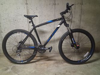Raleigh ziva27.5 wheels, 24speds mountain bike we