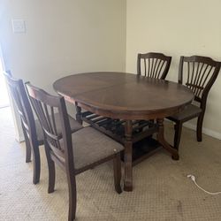 Table With 4 Chairs (comes With Extender) 