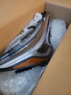Toyota corolla hybrid 2024 RIGHT FRONT HEADLIGHT