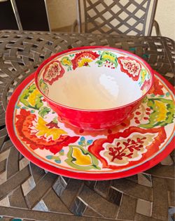 Large serving bowl and matching tray