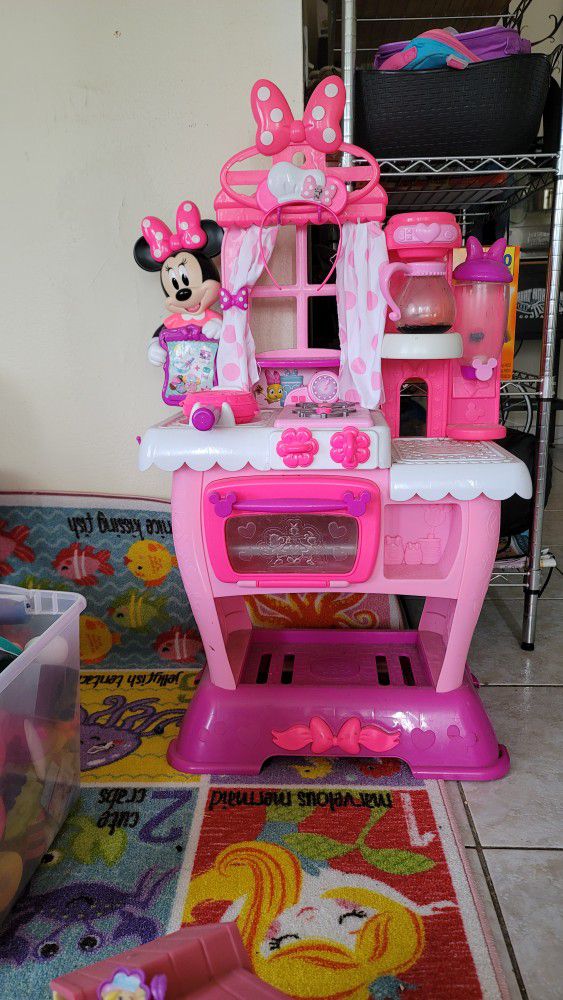 Minnie Mouse Kitchen Set & Little Tikes Refrigerator for Sale in Miami  Gardens, FL - OfferUp