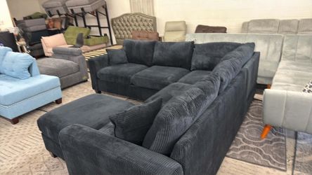 New Sectional Couch with Ottoman! Free Delivery 🚚!
