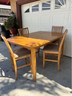 Table with extension and 4 Chairs