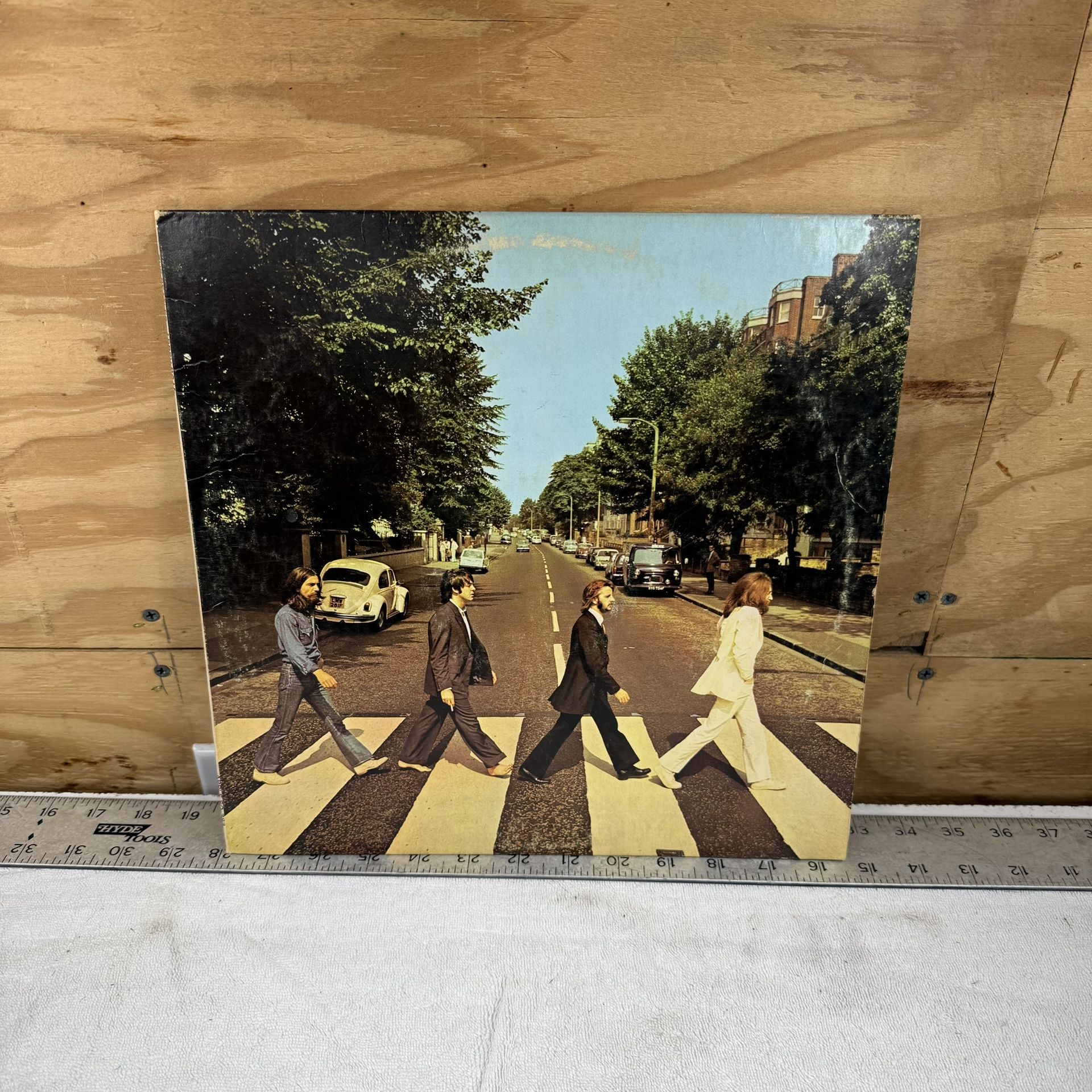 The Beatles Abbey Road Vinyl LP Album Recorded in England Apple Records SO-383 by George Martin Not perfect condition. The lo itself has some minor s