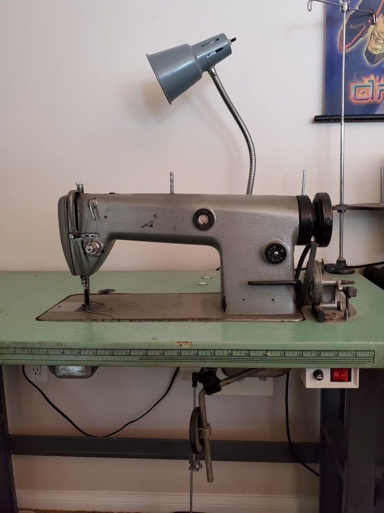 Leather industrial sewing machine