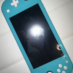 Nintendo Switch Lite + 2 Games