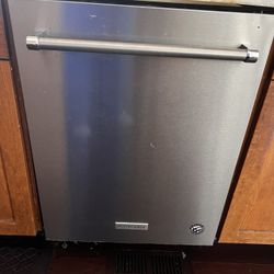 KitchenAid Dishwasher -Model: KDPM704KPS
