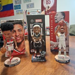 3 Bobble Heads 