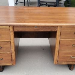 Oak Desk Vintage. 6  Drawers have dovetailed craftsmanship. Very good condition  58” x 29” x  30”    Office chair included. 