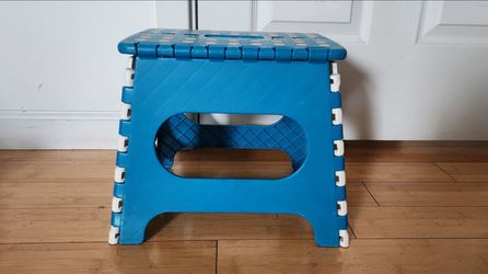 Foldable Step Stool 11 inch/28cm high
 ( like new)