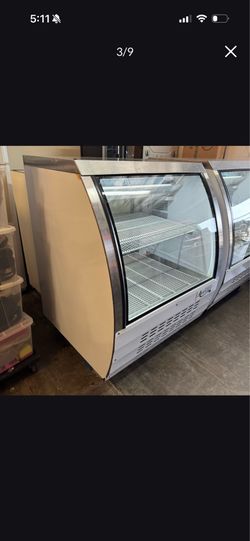 Avantco 36" Stainless Steel Curved Glass Refrigerated Deli Case Refrigerator Good Condition