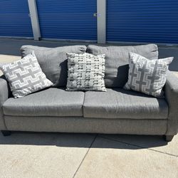 FREE DELIVERY 🚚🚛🚚 super Nice Gray Couch