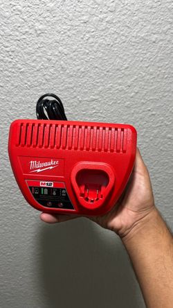 Milwaukee Charger M12