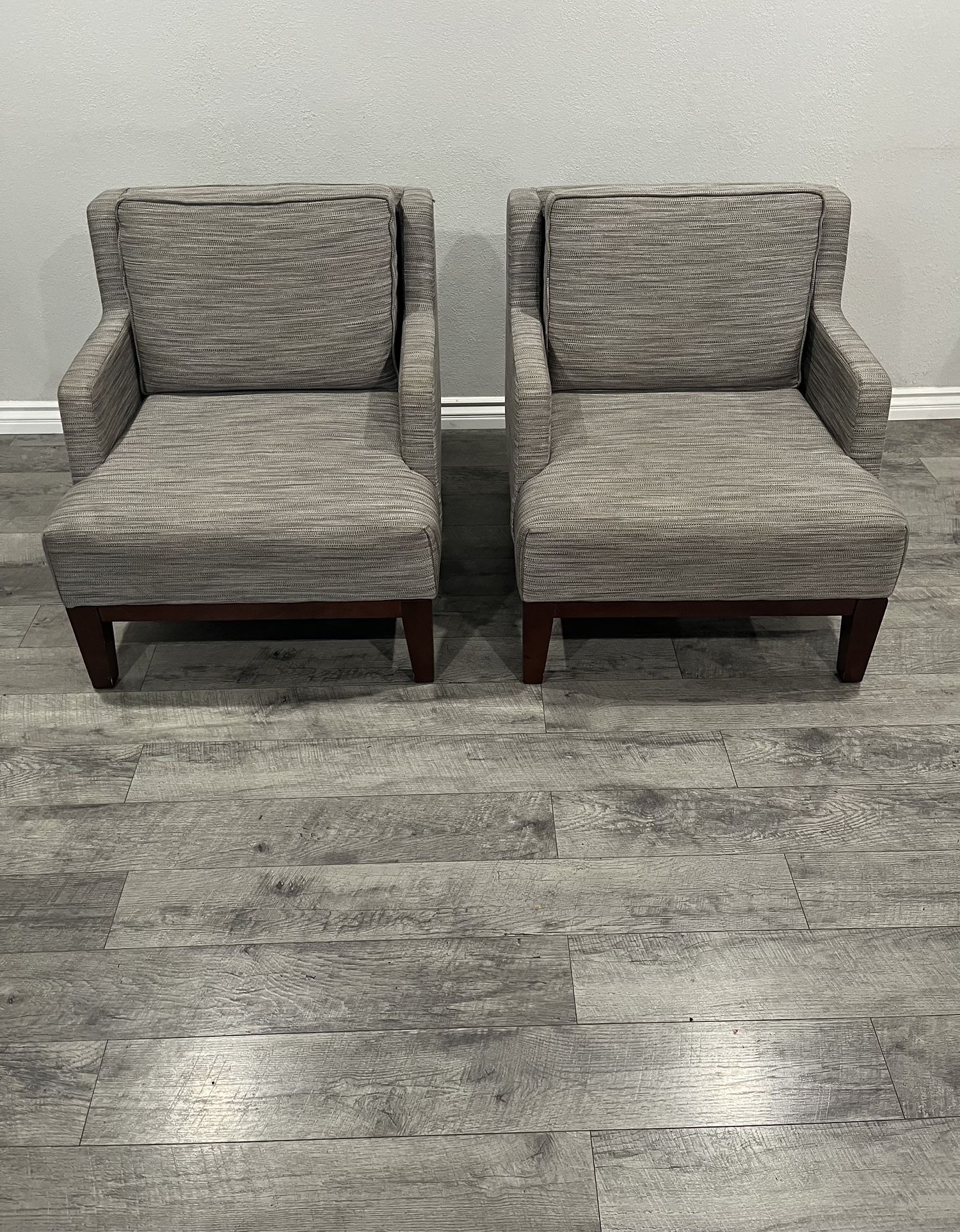 2 MATCHING CHAIRS 