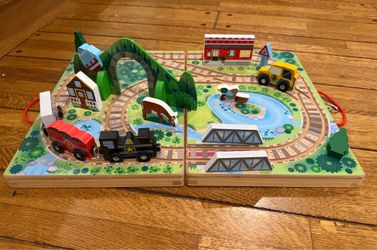 Melissa & Doug Take-Along Railroad Wooden Train Set – Complete (17 Pieces)