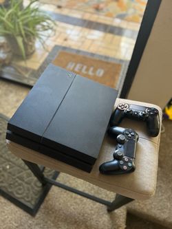 PS4 Console + 2 Controllers