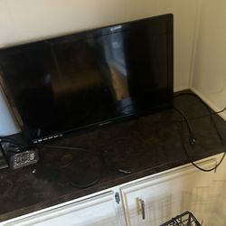 32” Tv With Built In DVD Player 