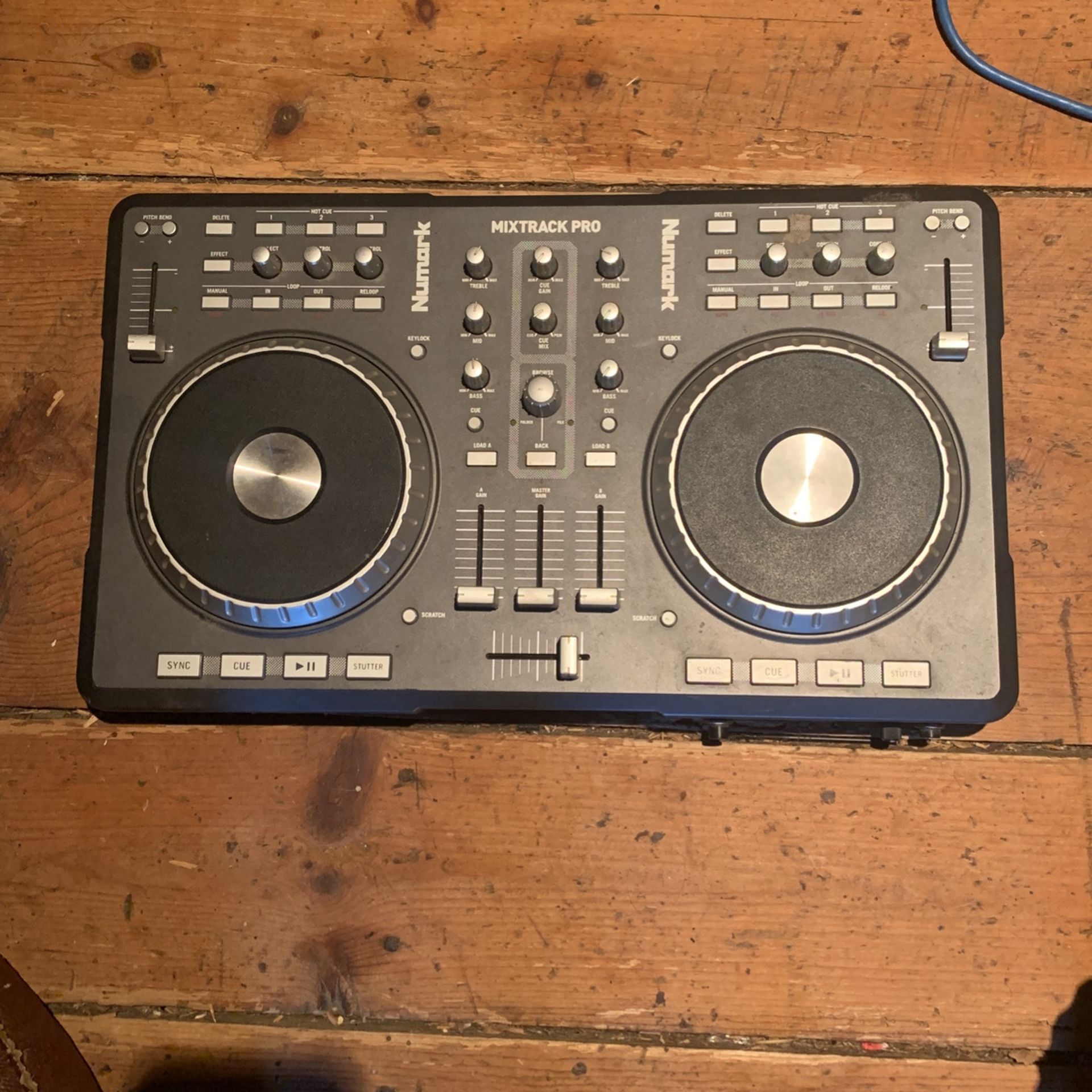 Numark mixtrack