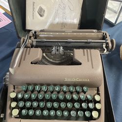 Vintage Smith-Corona Silent typewriter ( circa 1950s "5 Series")