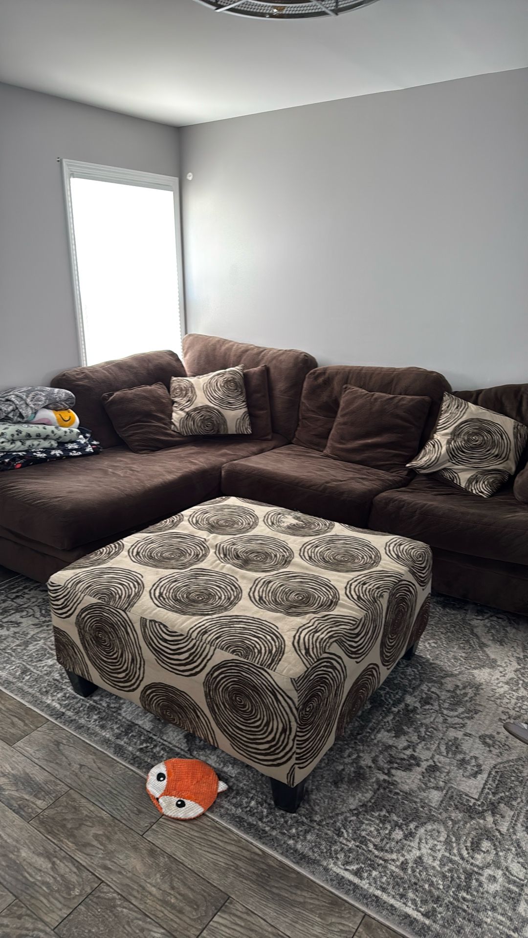 Brown Microfiber Sectional With Ottoman And 6 Pillows
