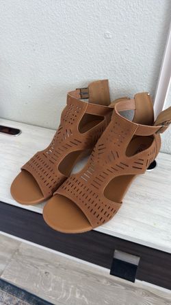 Size 11 women’s shoes
