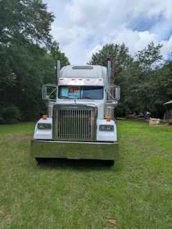 2006 Freightliner  Classic FLD120