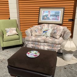 Furniture And Decoration Set $199 For All 🛋🏮🖼🌺🌲 Living Room Furniture, Furniture, Decoration, Ottoman, Lamp, Paint.pillows. Couch, Loveseat, Sofa
