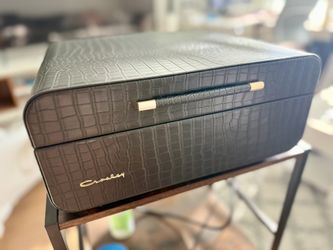 🎵 Like New: Crosley Briefcase Record Player / Turntable (Black Croc Finish)