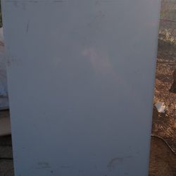 Magic Chef Mid Size Frigidaire 