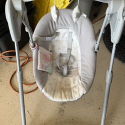 Graco Slim Spaces Compact Baby Swing 