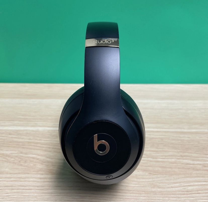 Beats by Dr. Dre Studio 3 Wireless Bluetooth Headphones Midnight Black —— Comes With Case