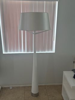Contemporary floor lamp