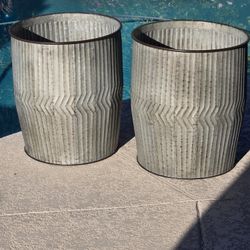 Holiday Decorating  Metal Dolly Tubs. Planters 