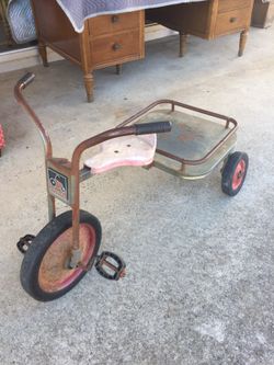 Vintage Angeles tricycle