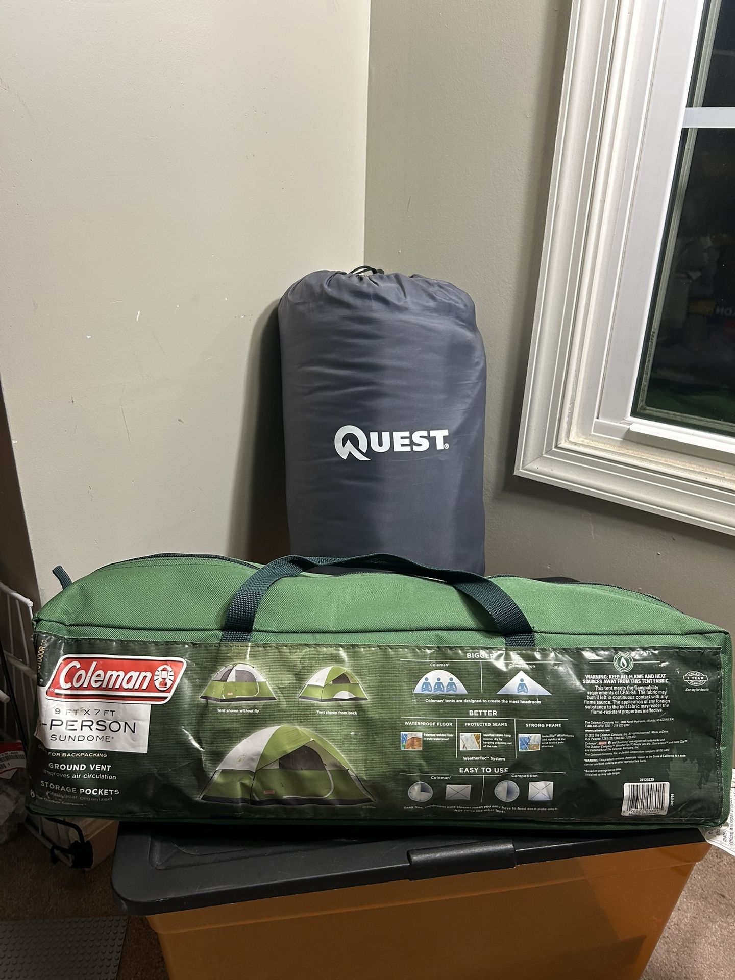 PRE-OWNED COLEMON 4 PERSONS TENT ⛺️ & SLEEPING BAG